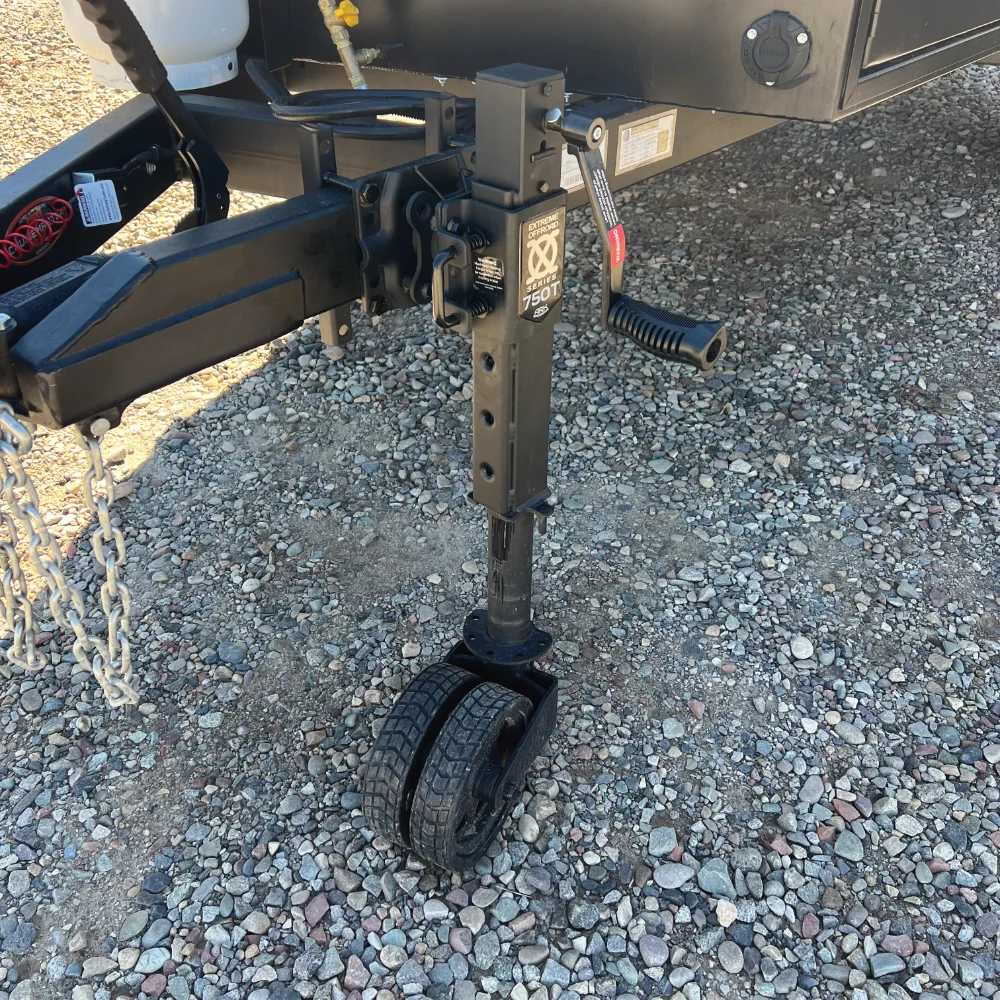ark-xo750-black-edition-trailer-jack-2